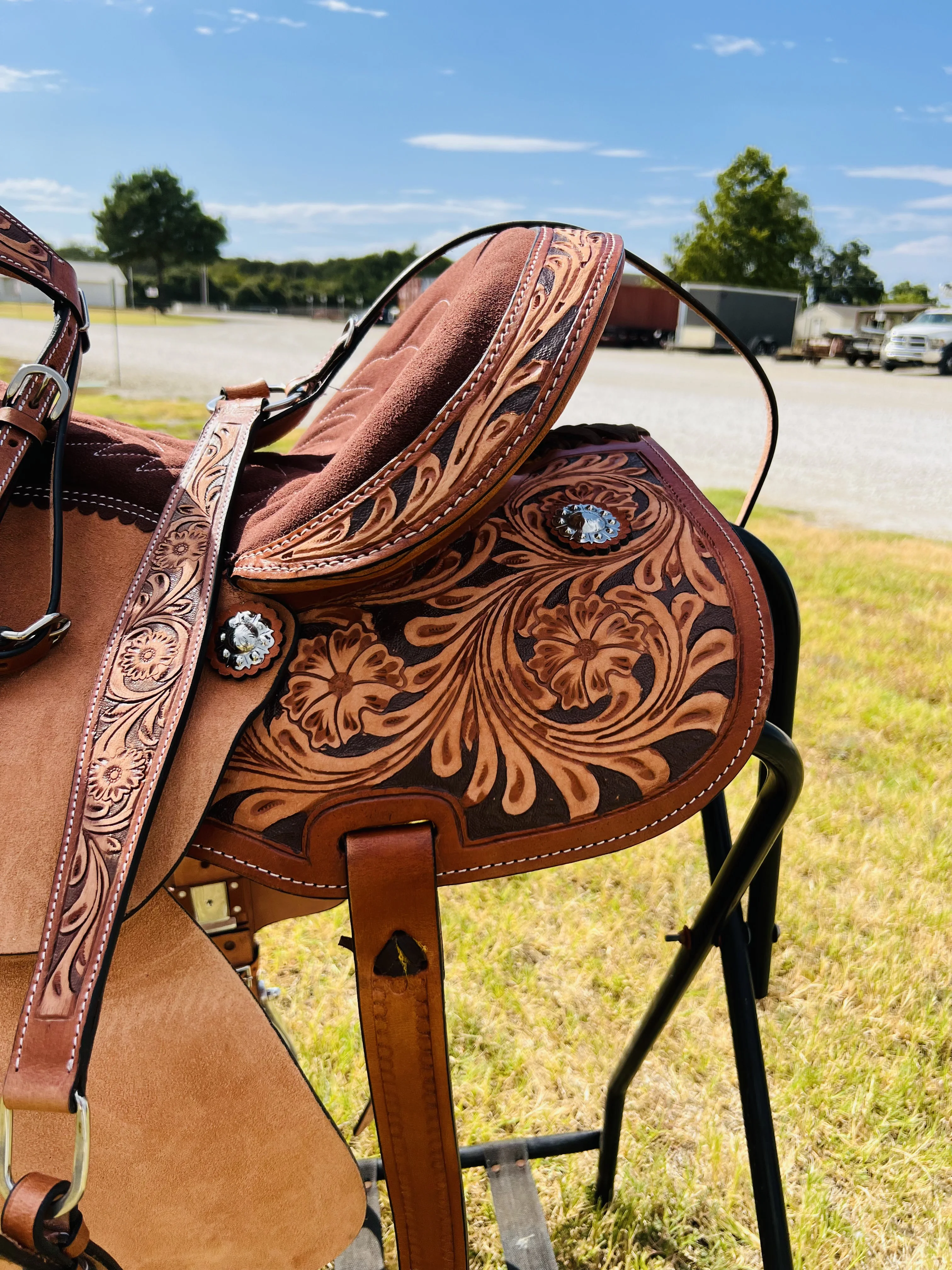 Resistance Adult Western Horse Barrel Saddle For Horse Riding | Floral Tooled With Silver Conchos | Genuine Leather 14