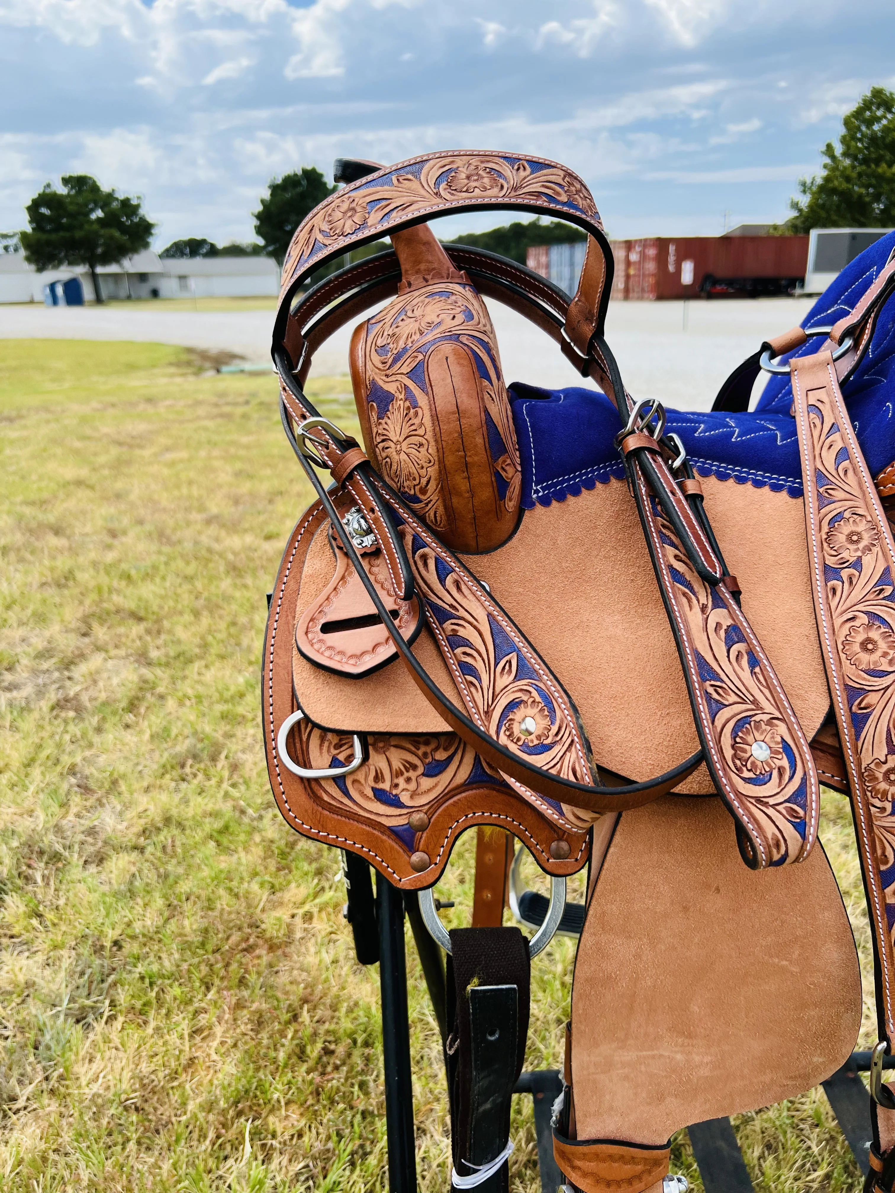Resistance Adult Western Horse Barrel Saddle For Horse Riding | Floral Tooled With Silver Conchos | Genuine Leather 14